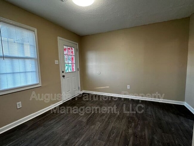 Foto del edificio - 2237 Bungalow Rd