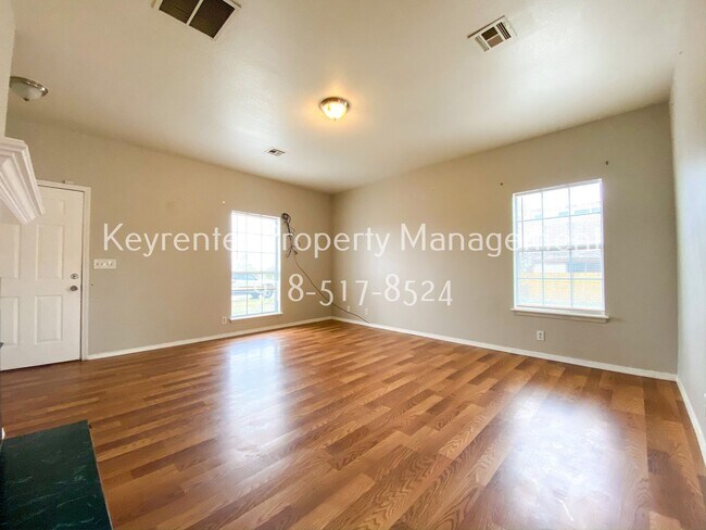 Foto del edificio - 3 Bed | 1.5 Bath in Central Tulsa!