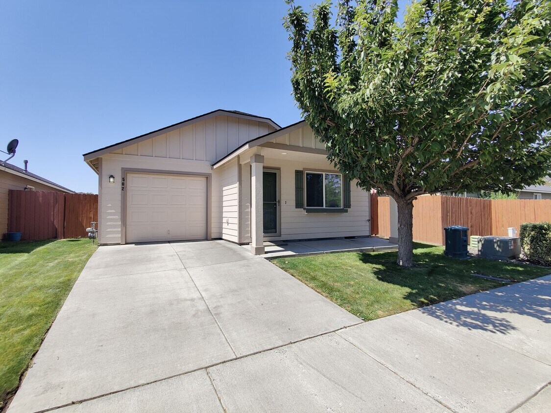 Primary Photo - West Kennewick Location Close to Freeway A...