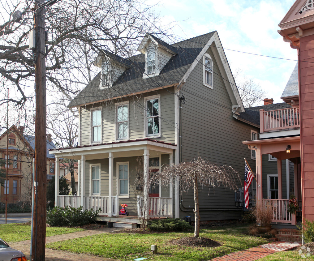 Primary Photo - 200 N Queen St
