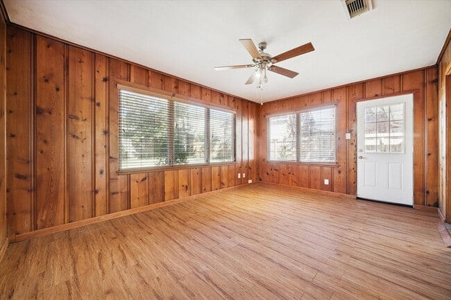 Building Photo - 4802 Holly St