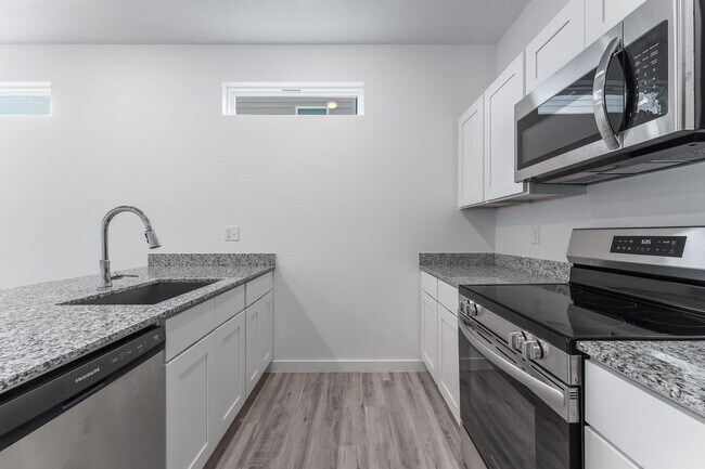 Foto del edificio - Bright and Modern 2BR, 2.5 Bath Rental in ...