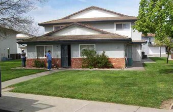 Building Photo - 2106 Peppertree Way