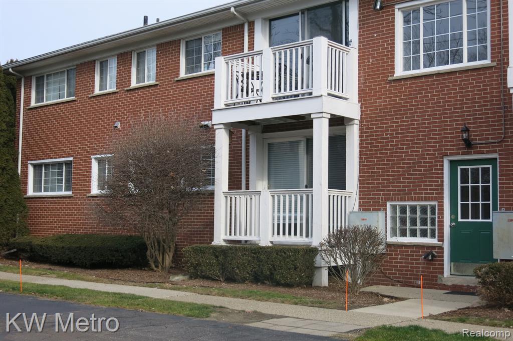 Primary Photo - 449 N Eton St