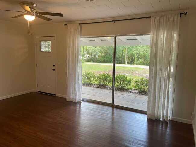 Foto del edificio - 6220 Ridge Rd