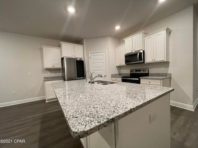 Building Photo - 528 Cove Villa St