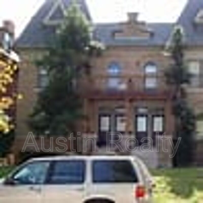 Foto principal - 4398 McPherson Ave