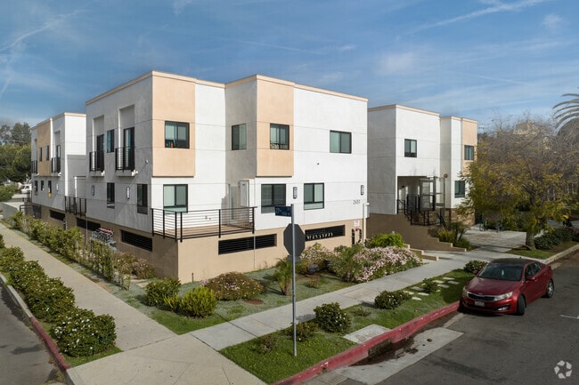Building Photo - Full 4BR Units + Co-Living Available
