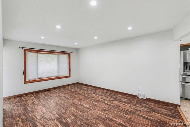 Building Photo - 12260 De Grove Dr