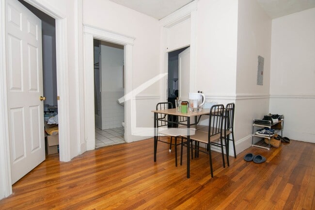 Photo - Great deal! 3-bed, 1.5 Bath in Allston on The B Line; Heat/HW Incl! Apartment