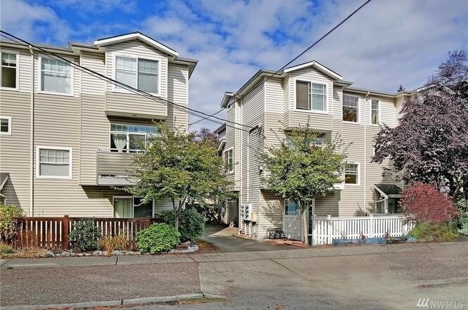 Primary Photo - Great Crown Hill Townhouse Near Carkeek Pa...