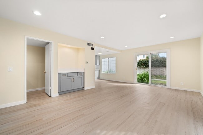 Building Photo - 306 Dolores Cir