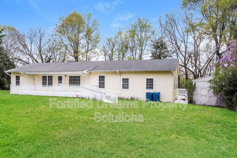 Primary Photo - 125 E Raleigh Ave