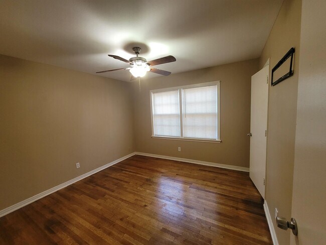 Building Photo - 4706 Scottsdale Ave