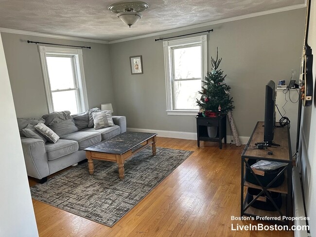 Building Photo - 331 Faneuil St