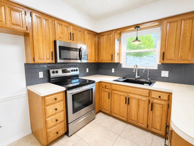 Foto del edificio - 3529 Cedar Ridge Ln
