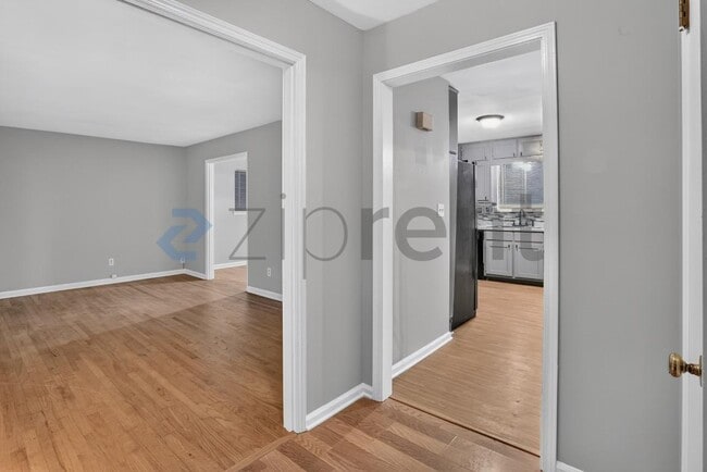 Building Photo - Unit
