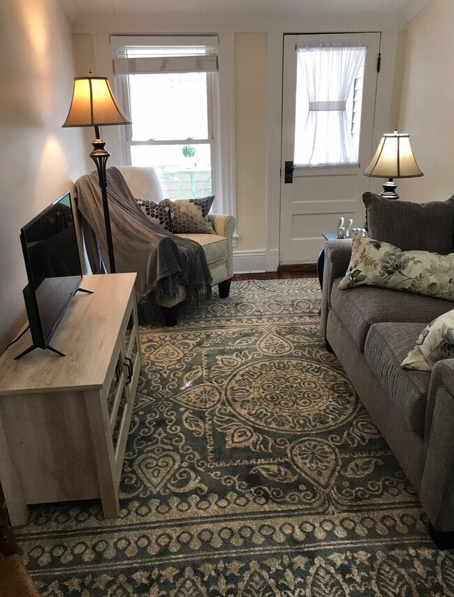 Sala de estar - 111 Lyman St
