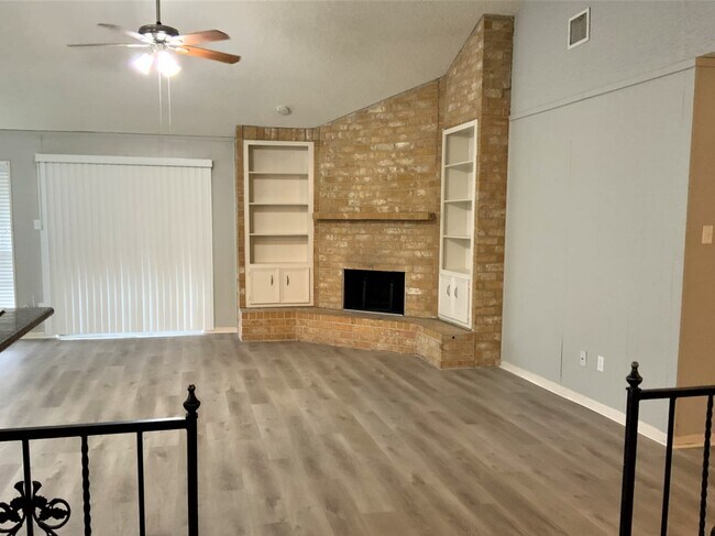Foto del edificio - 2306 Cambridge Ct N