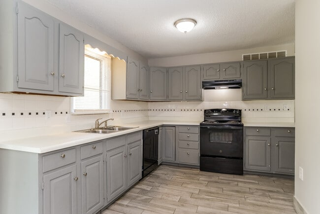 Building Photo - 13144 Ashland Ave