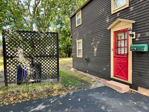 Building Photo - 315 Maplewood Ave