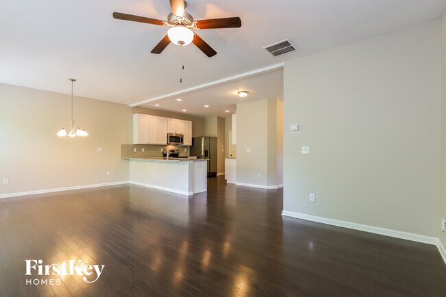 Foto del edificio - 2129 Charcoal Ives Rd