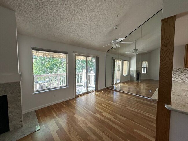 Foto del edificio - 2875 Idlewild Dr