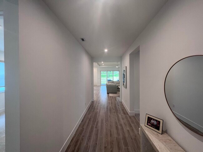 Building Photo - 11724 SW Aquila Wy