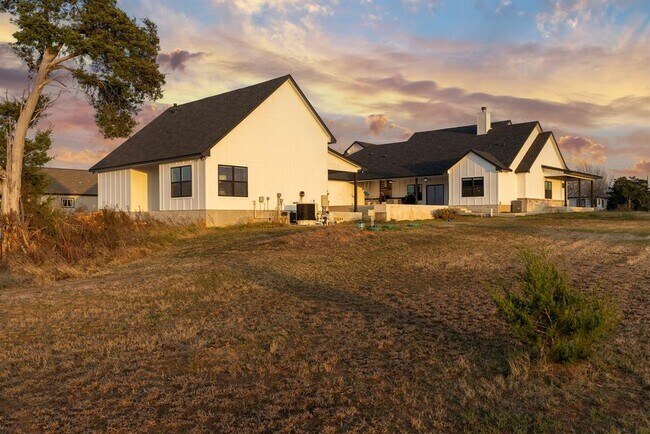 Foto del edificio - 479 Brown Rd