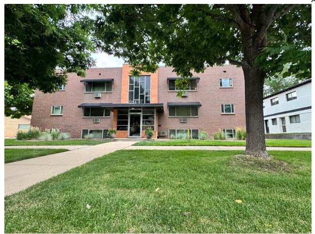 Building Photo - 2054 S Milwaukee St