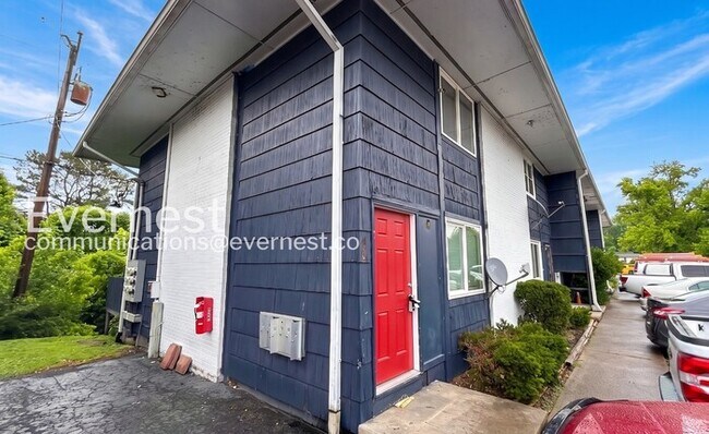 Building Photo - 320 Welch Rd