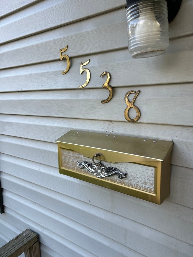 Building Photo - 5538 Avon Pl