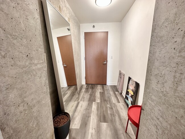 Foto del edificio - 235 W Van Buren St