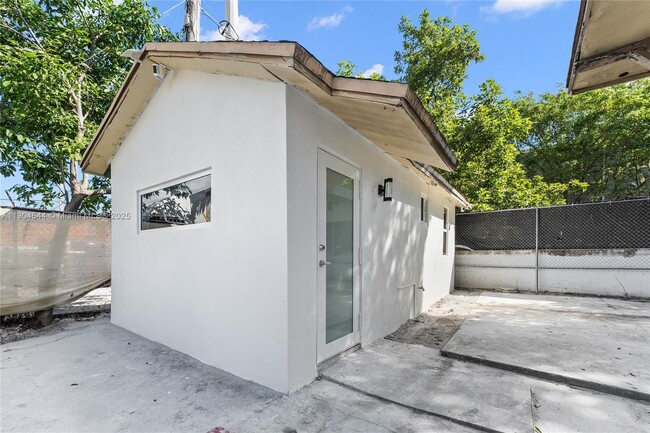 Foto del edificio - 129 SW 9th Ave