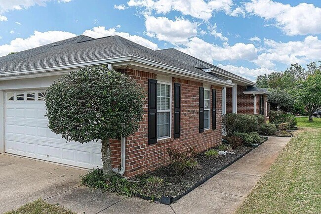 Building Photo - 111 Clover Ridge Dr