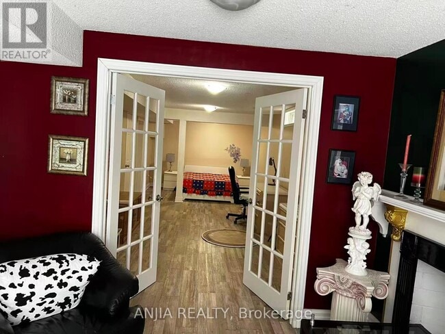 Building Photo - 3441 Sanderling Crescent