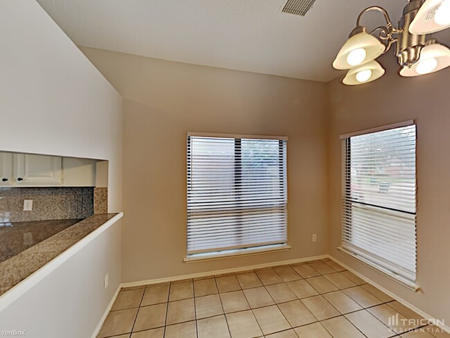 Building Photo - 916 Simon Dr
