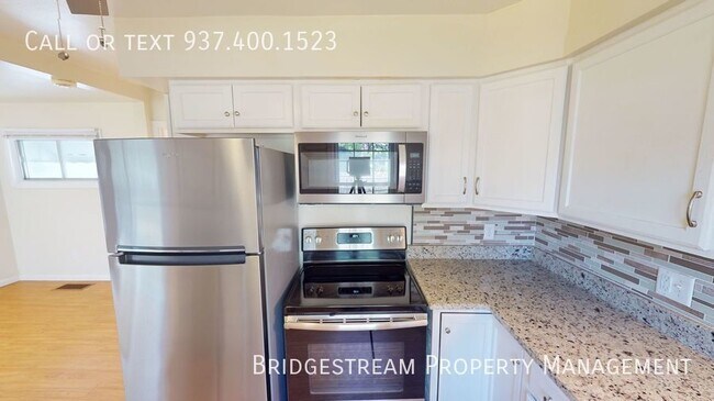 Building Photo - 3 bedroom, 1.5 bath Cape Cod home with bas...
