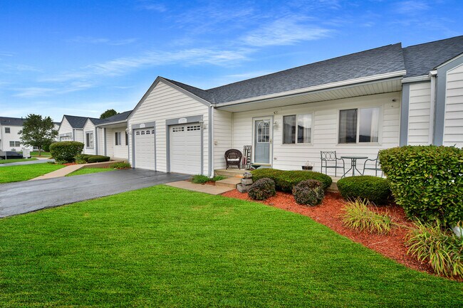 Building Photo - 1749 Waters Edge Dr