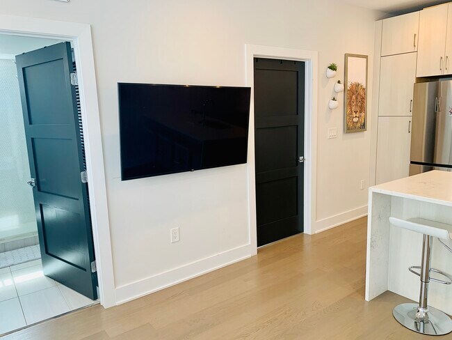 Foto del edificio - 653 Irving St NW