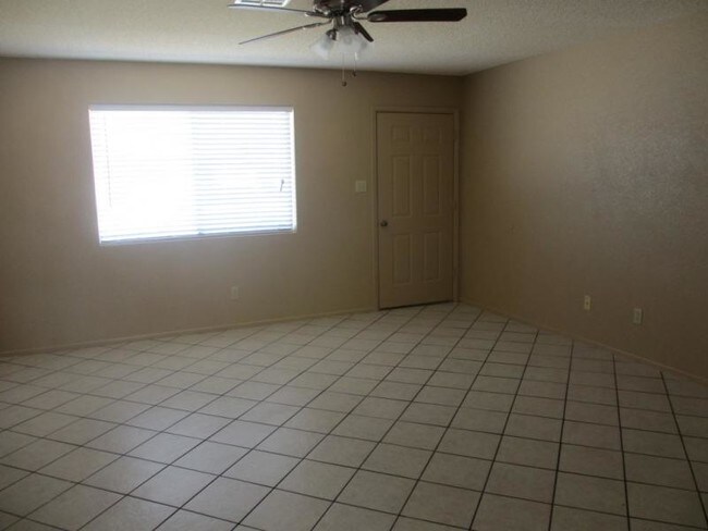 Foto del edificio - 4665 W 19th St
