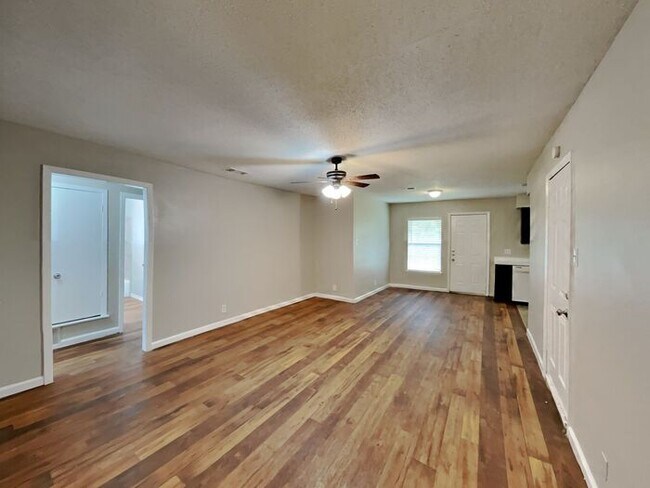 Foto del edificio - No Application Fees* 1 Month Free Rent w/M...