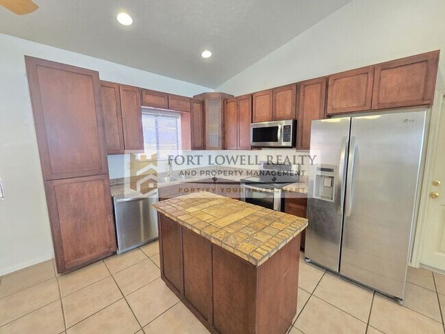 Foto del edificio - Spacious 3-Bed / 2-Bath Home in Central Tu...