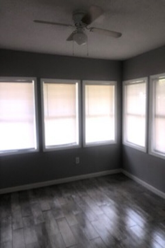 Foto del edificio - 1027 Sparkle Ave