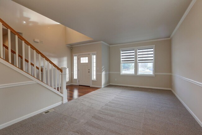 Foto del edificio - Well Maintained House Tucked Away on Dead-End Street Available!