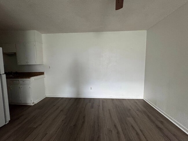 Building Photo - 505 Sunset Ln