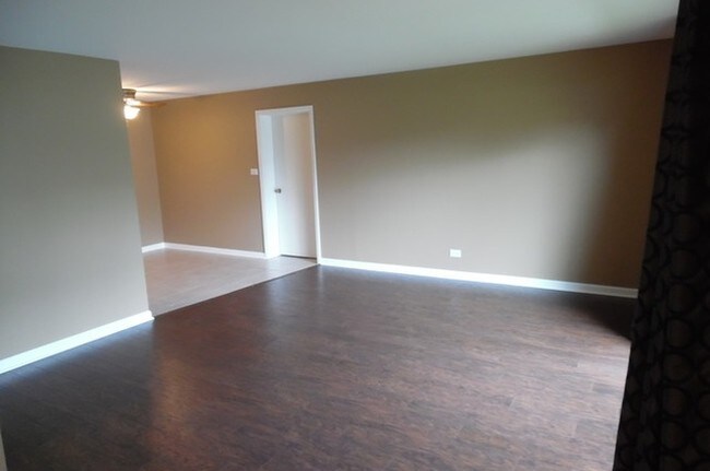 Living Room - 1304 Yarmouth Ct