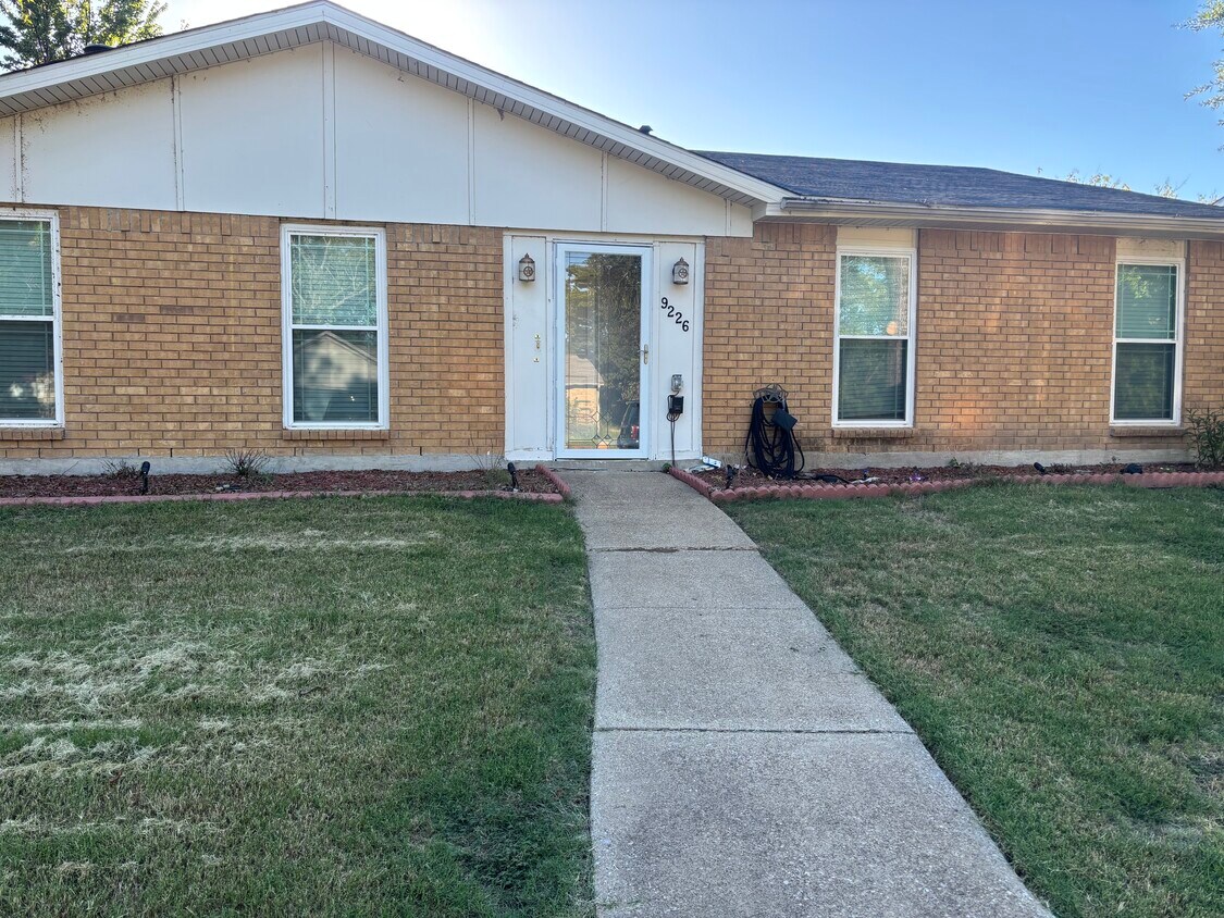 Foto principal - 9226 Millwood Dr