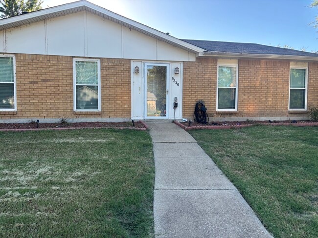 Building Photo - 9226 Millwood Dr