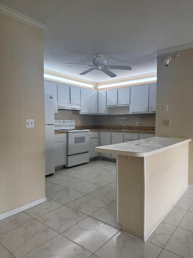 Foto del edificio - 3491 La Jardin Ct